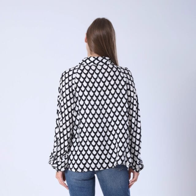 Bold Black and White Scale Print Blouse - Image 7